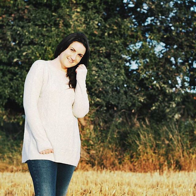 Switched over to my autumn (or fall if you prefer) wardrobe at the weekend and it feels like I have a new wardrobe again. The best part is it's full of cosy knits which I just want to snuggle up in. Yes I'm that annoying person wanting the temperatures to drop so I can wear my winter clothes. 
Including this super soft jumper from @fatface which is the perfect autumn knit. 
#morethanjustordinary #fatfaceadventures #ad