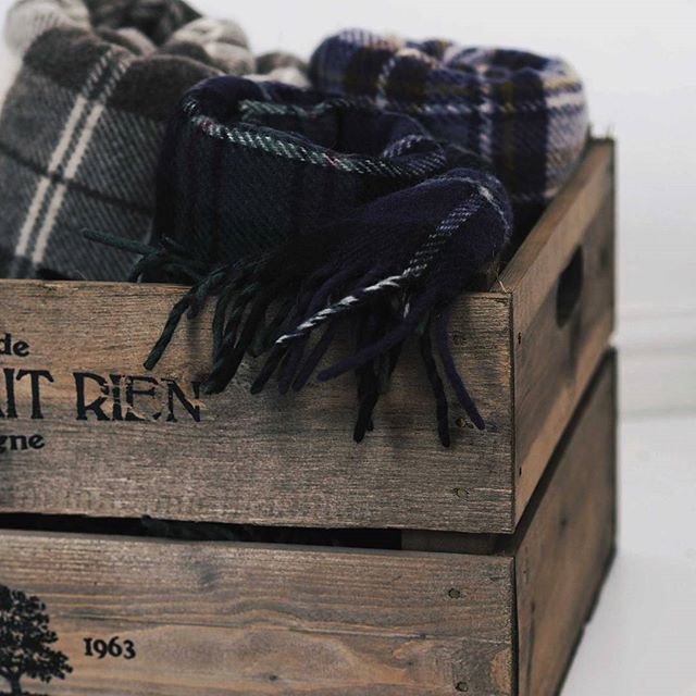 If you need me I'll be snuggled under a blanket with a book because that's what autumn weekends are for.
Its a long weekend for me (which I'd completely forgotten about until a colleague reminded me yesterday) so looking forward to 3 days of relaxing. Pottering around the house, reading, walking the dog and eating sounds like a good weekend to me.
What are your weekend plans?