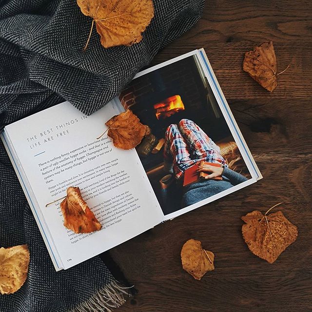 Today is the official start of autumn (although I've been in full autumn mode all month) which means hygge season is here. Blankets, hot chocolate, candles and cosy knitwear here I come 🍁